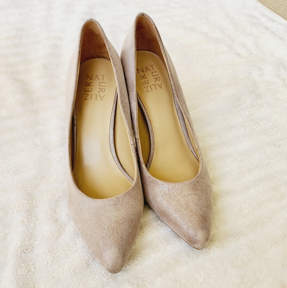 Like New Naturalizer Elicia Heels - Picture 5 of 7